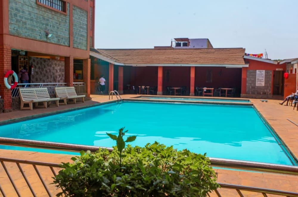 The Luke Hotel Cravers Thika 37/42