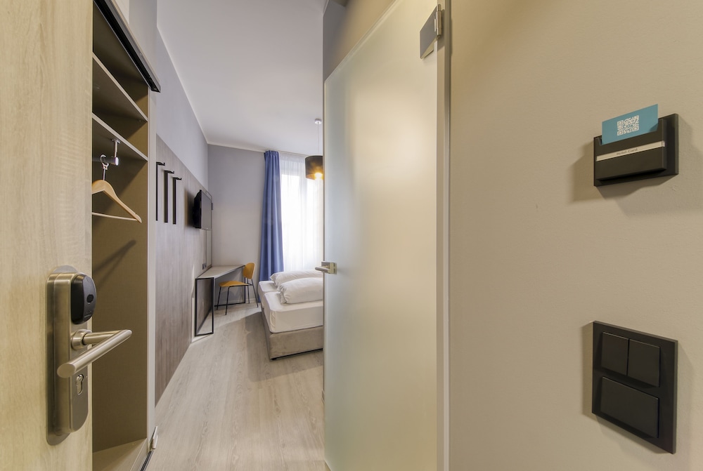 Smart Stay Hotel Station 22/37