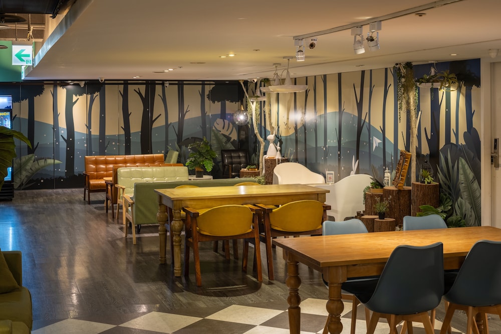 FINDERS HOTEL 40/50