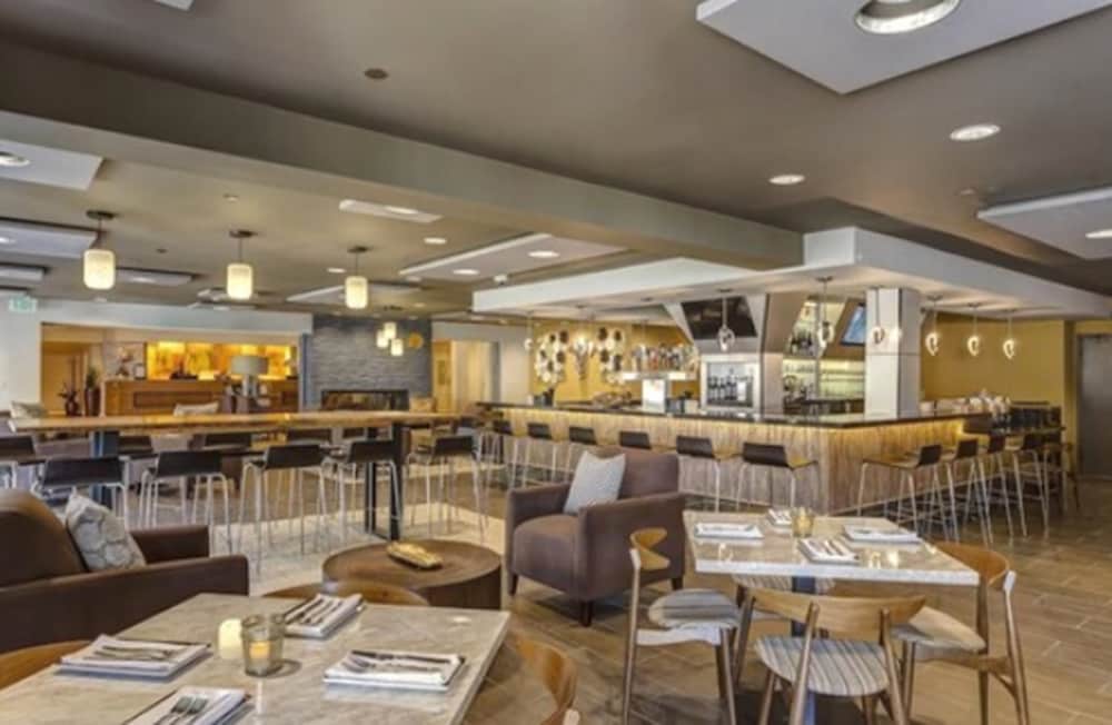 Toll House Hotel Los Gatos, Tapestry Collection by Hilton 34/50