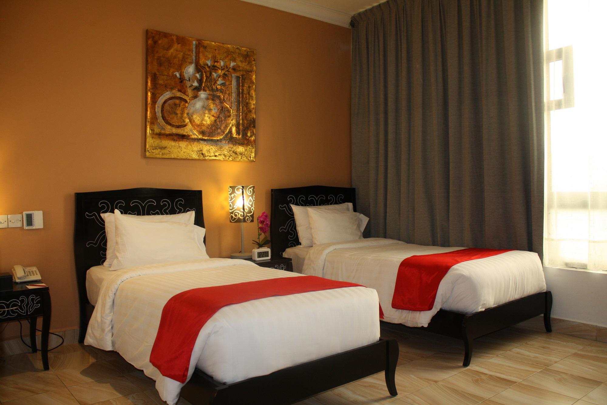 DELUXE, TWIN BEDS