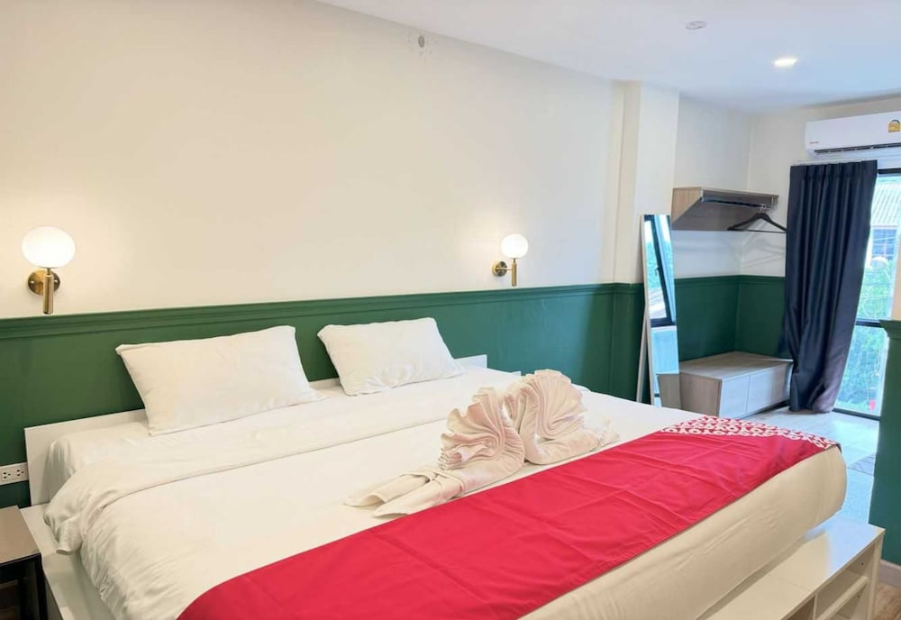 1 BEDROOM, SUITE