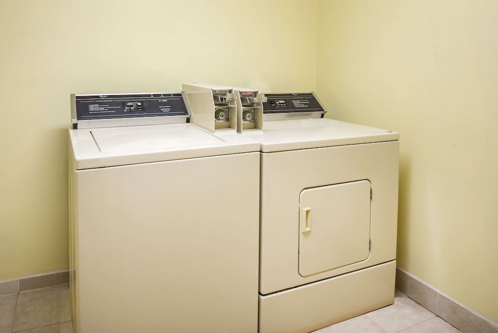 Super 8 by Wyndham Colby 25/42