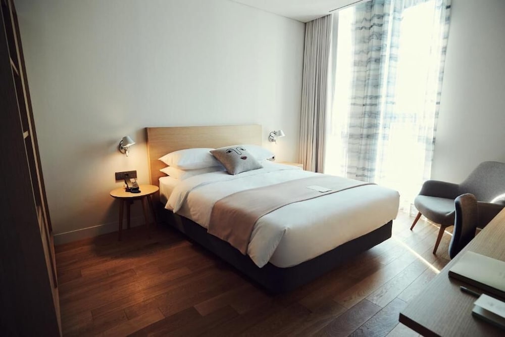 House, Double Bed