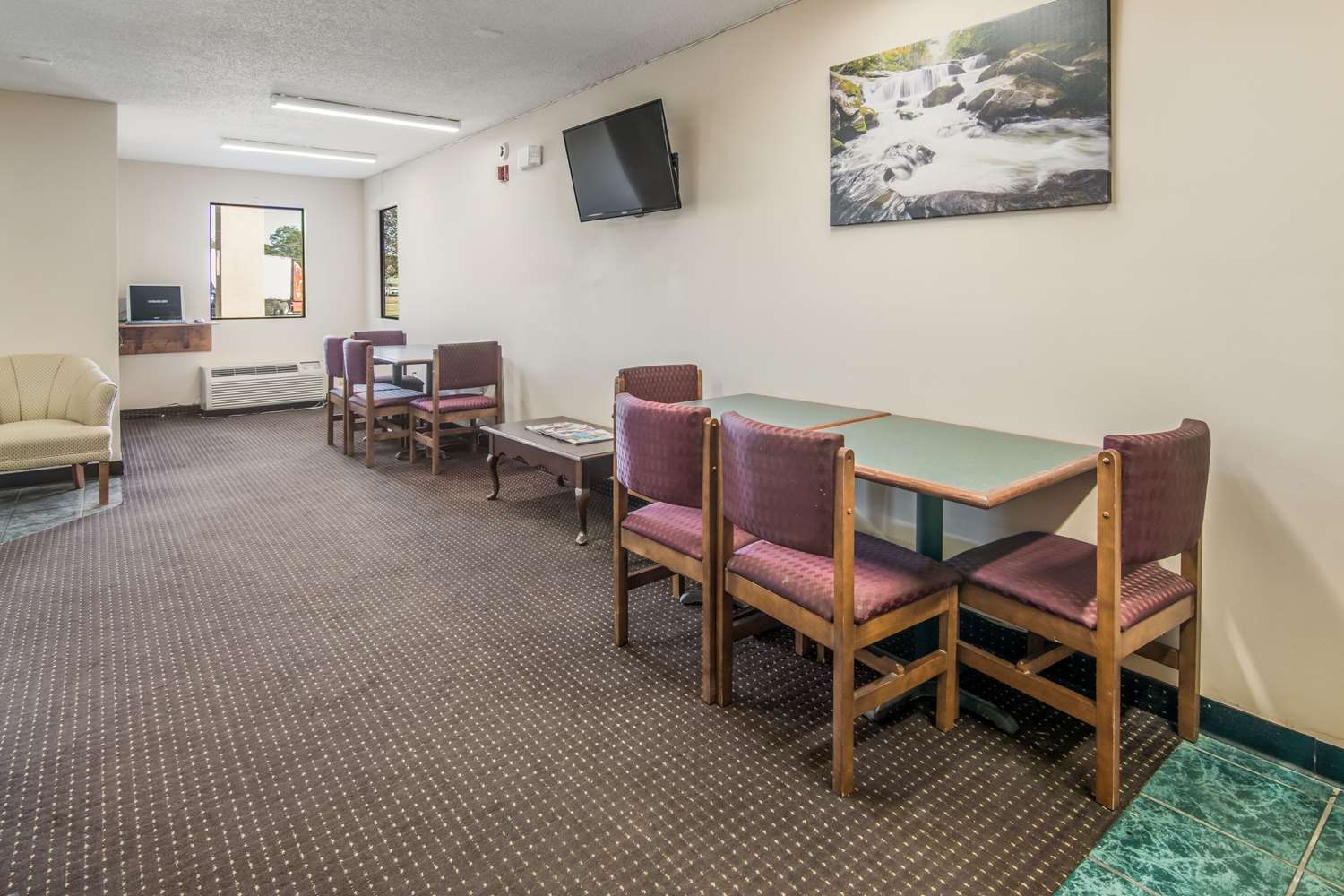Rodeway Inn & Suites Dublin, GA 7/11