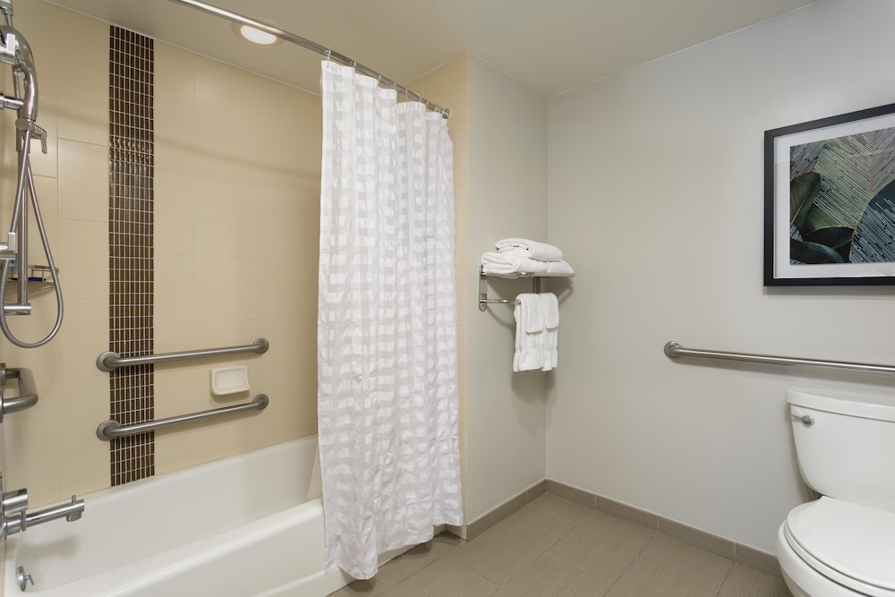 HYATT PLACE SAN JUAN/CITY CENTER 74/74