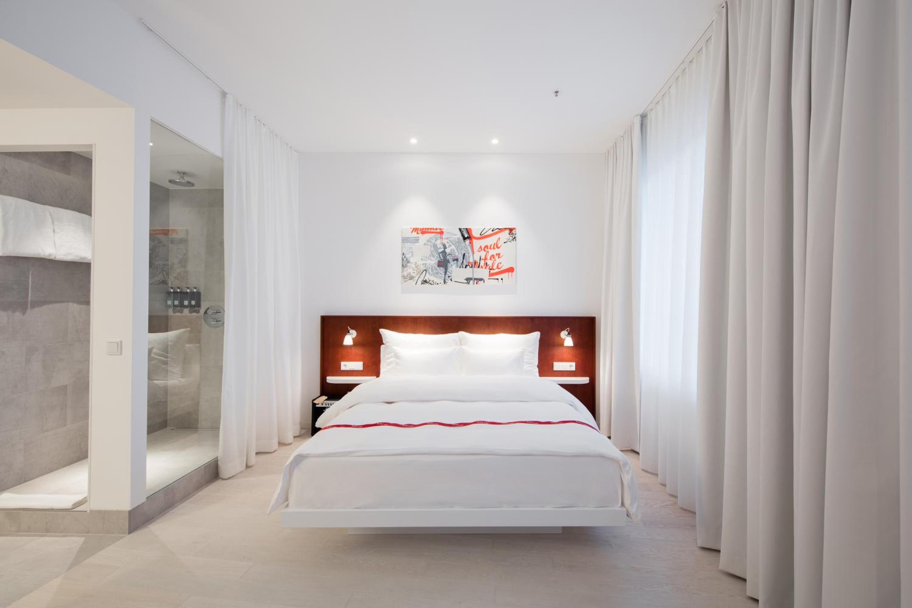 Wow, King Bed