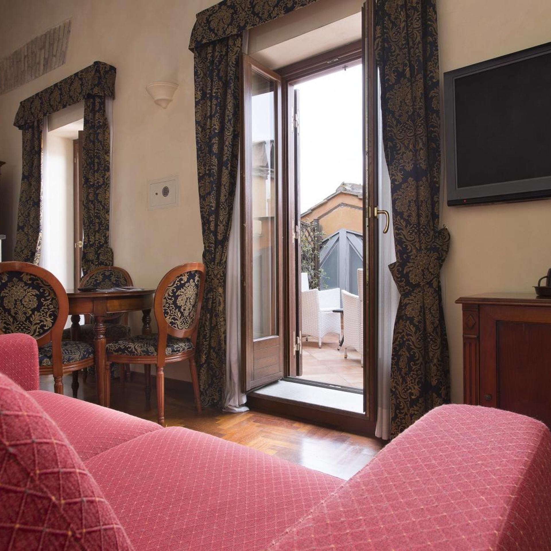 جناح جونيور بشرفة، Hotel Teatro Pace 3/6