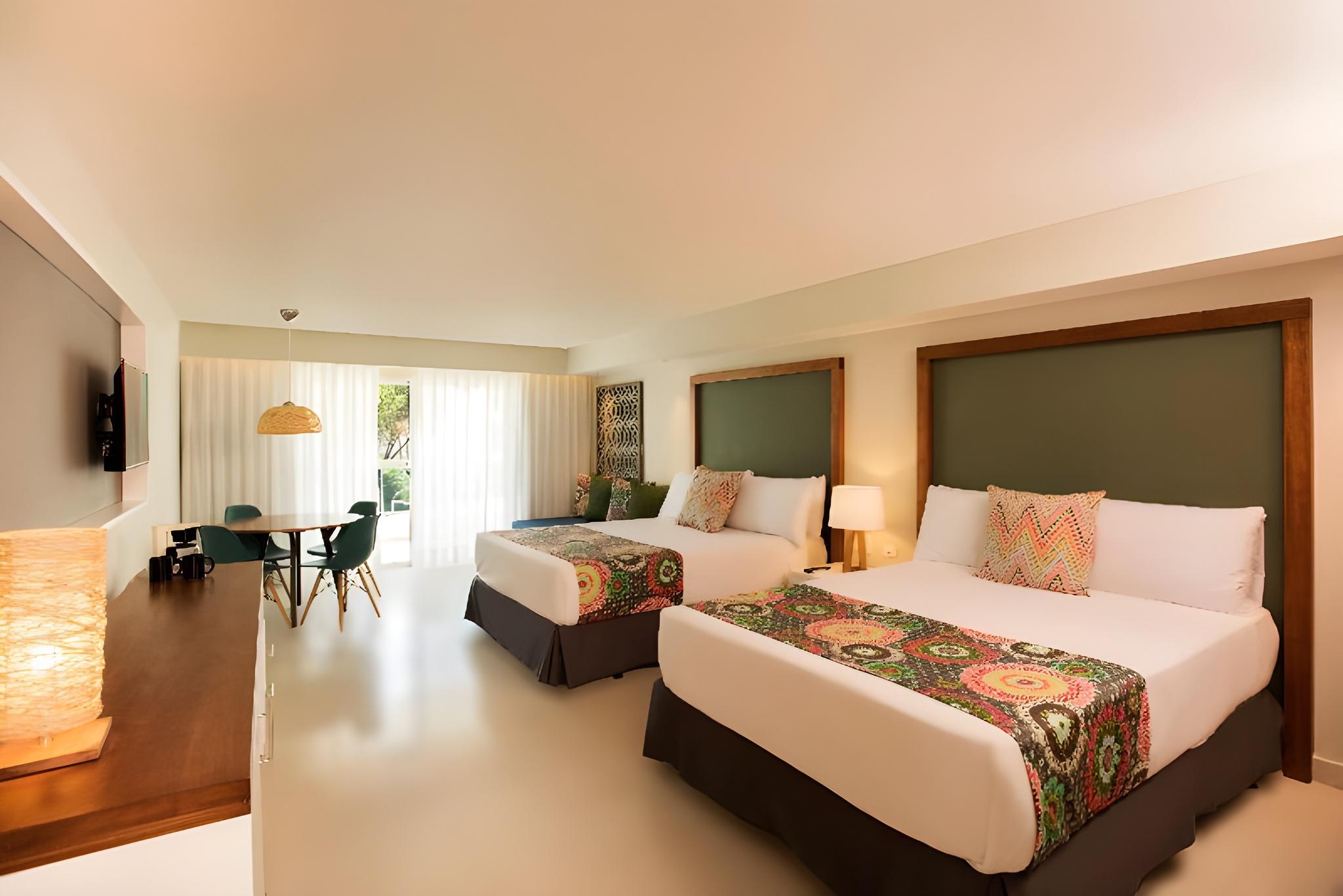 Superior, 1 King and 2 Queen Beds, Adult Only