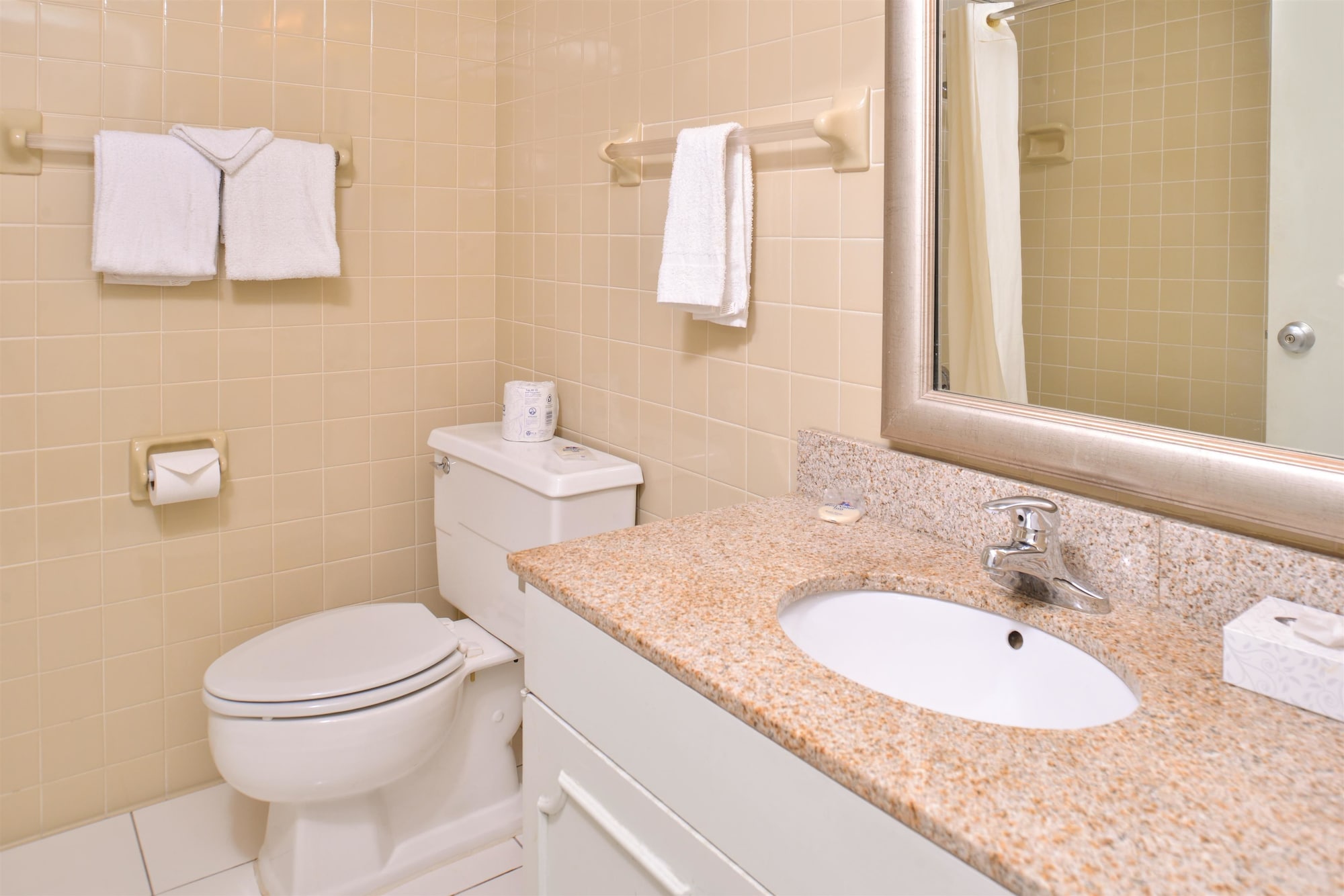 غرفة بسرير كينج، Americas Best Value Inn and Suites St Cloud 2/4