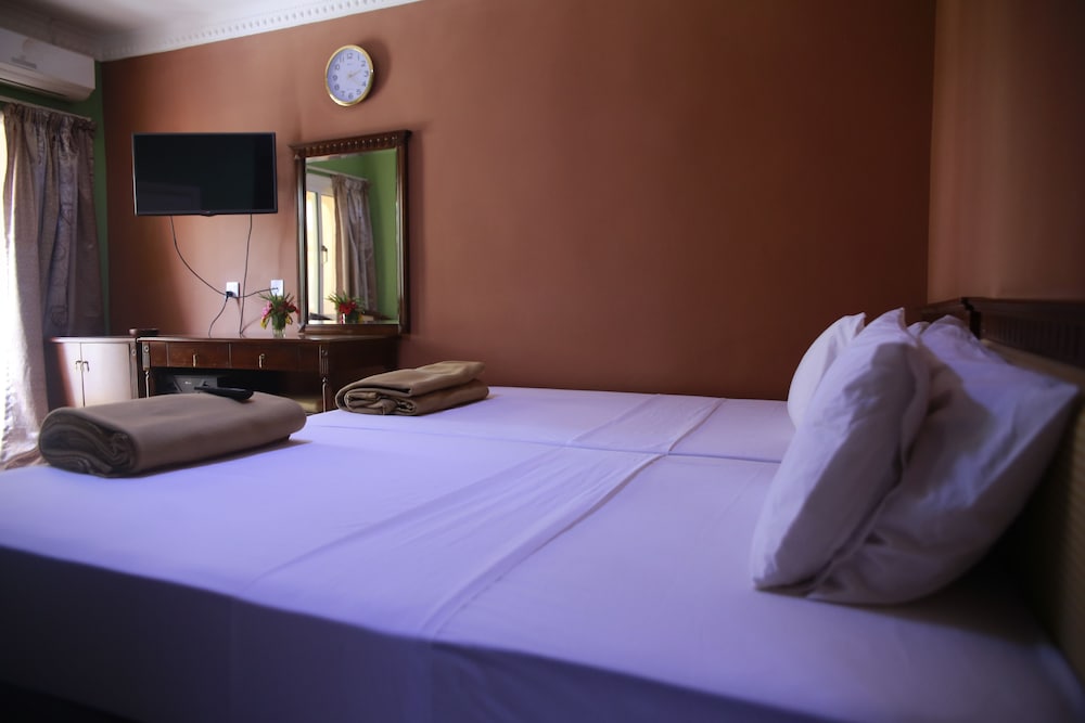 Mansea Beach Hotel 33/65
