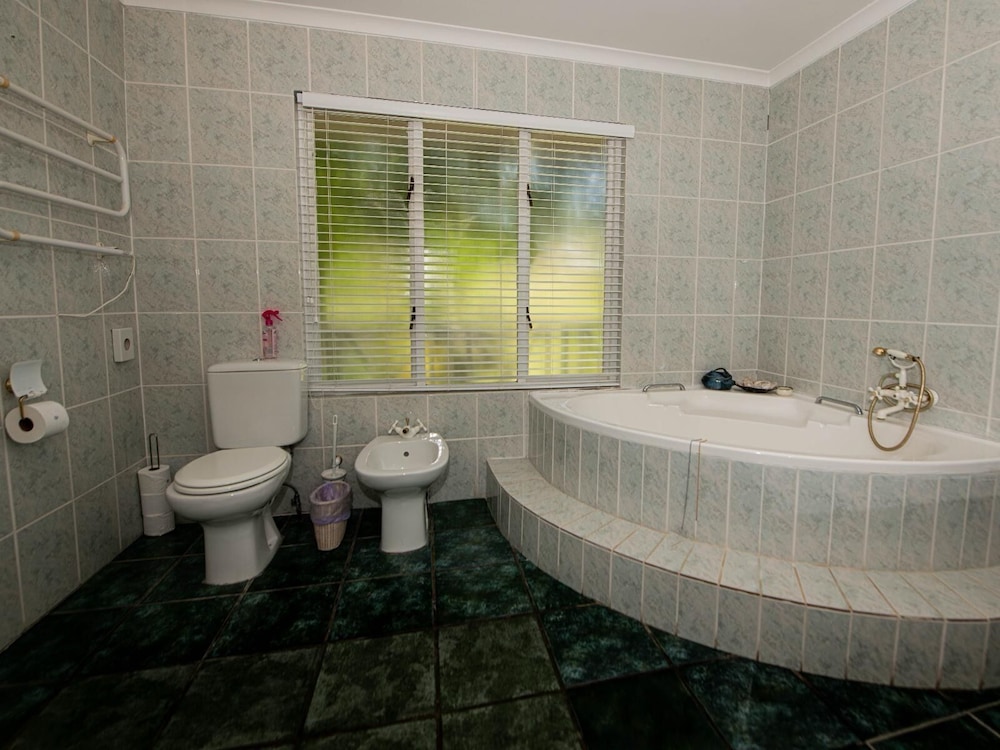Brenton Beach House 48/50