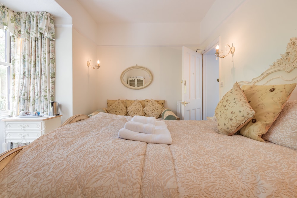 Blenheim Lodge 10/50