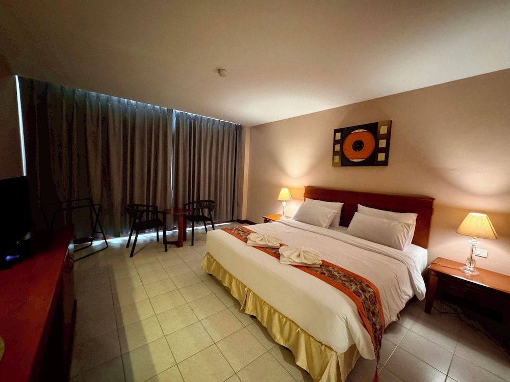 CROWN PATTAYA BEACH HOTEL 17/58