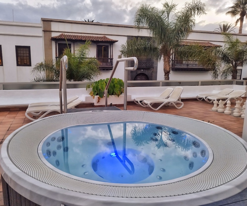 Monopol Hotel Tenerife 50/53