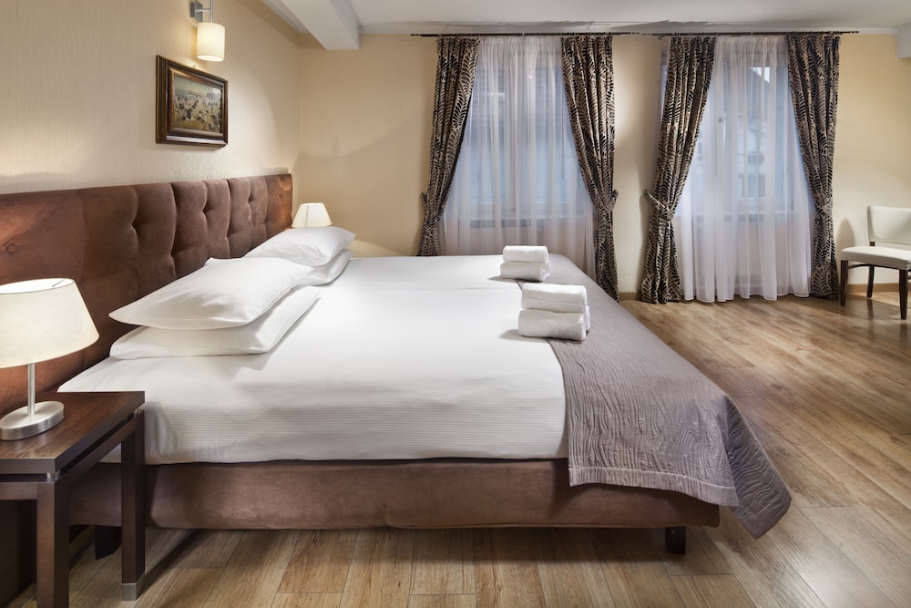 Bonum Hotel 12/47