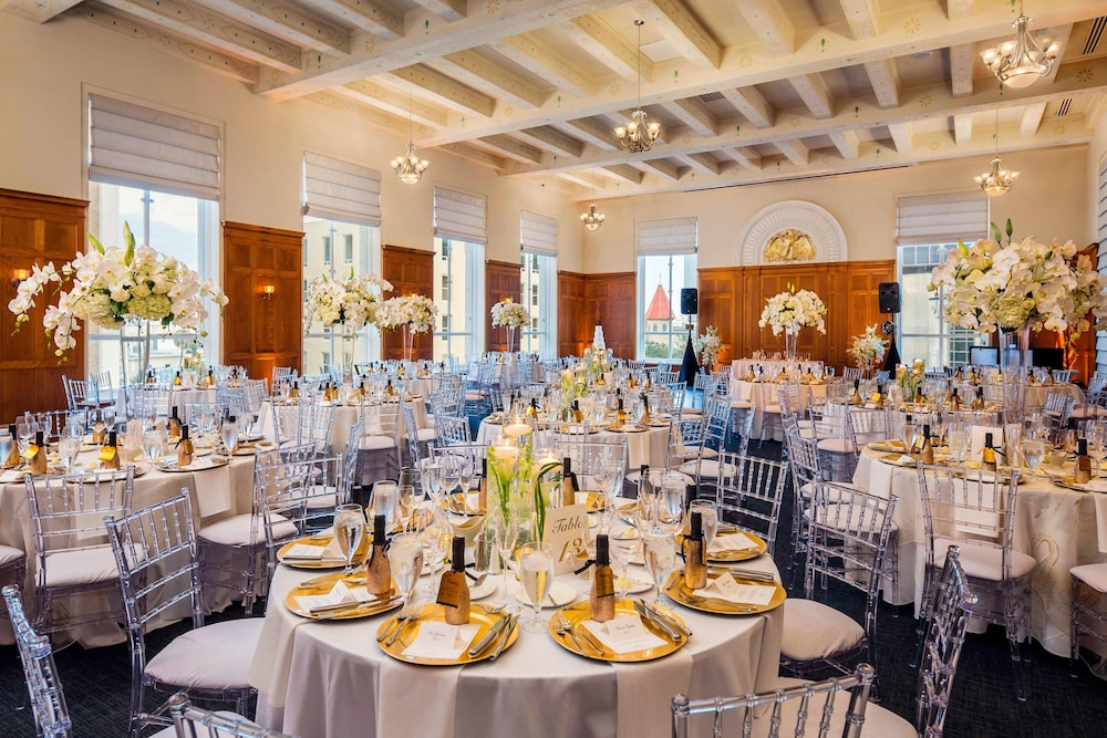 Le Meridien Tampa, The Courthouse 30/35