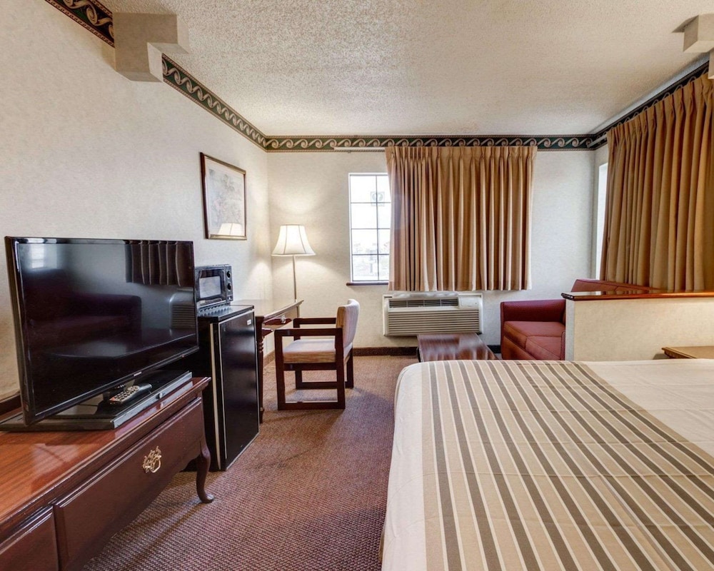 Econo Lodge Inn & Suites El Paso West 21/39