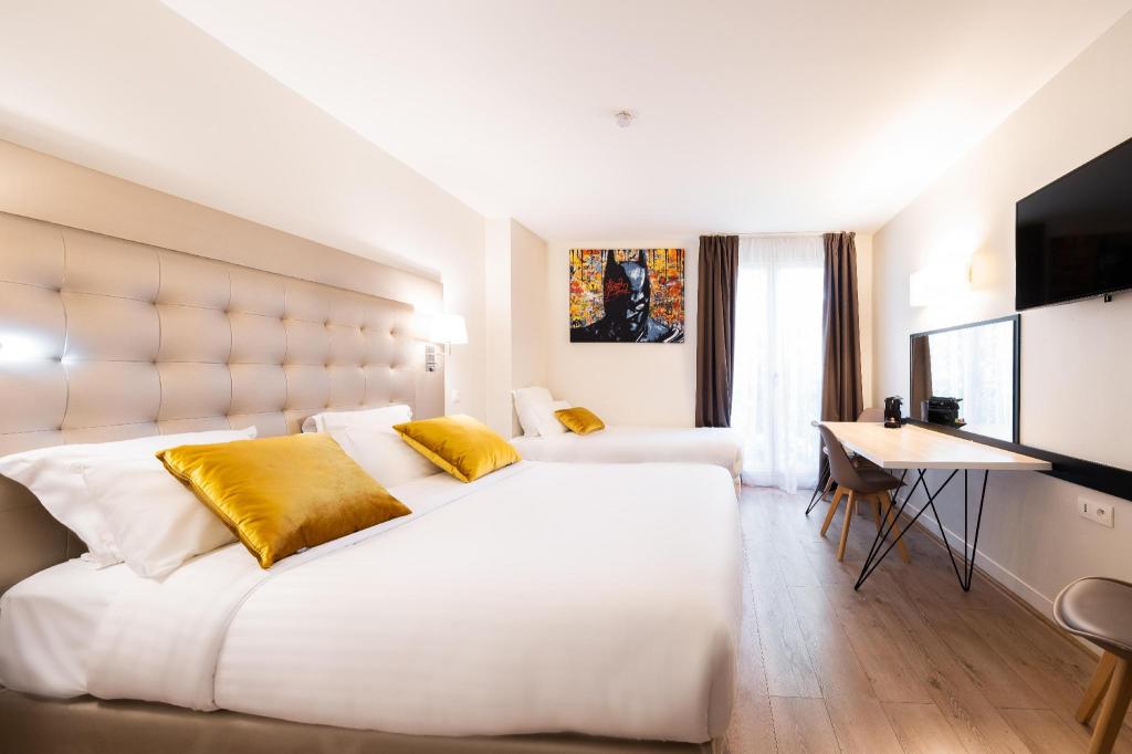 Standard, 1 Queen and 1 Single Bed, Kitchenette