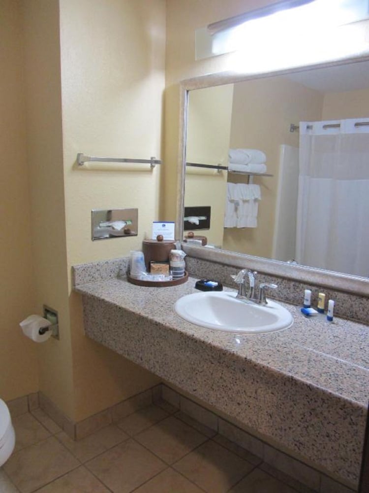 Best Western Plus Seawall Inn and Suites By The Beach 8/24