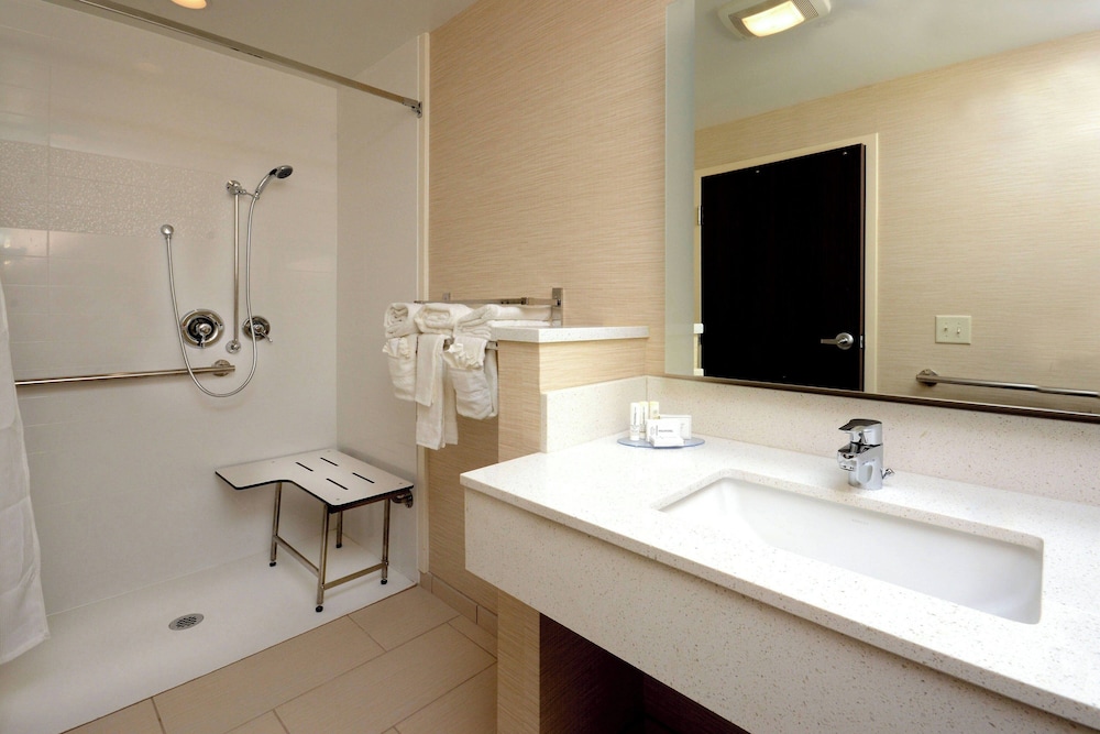 Fairfield Inn & Suites By Marriott Raleigh Capital Blvd./I-540 47/49