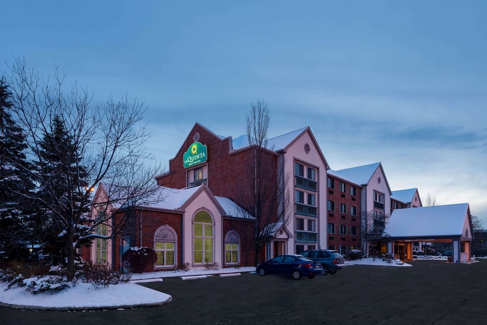 La Quinta Inn & Suites by Wyndham Cleveland Macedonia 1/47