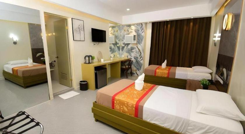 Grand Astoria Hotel 11/35