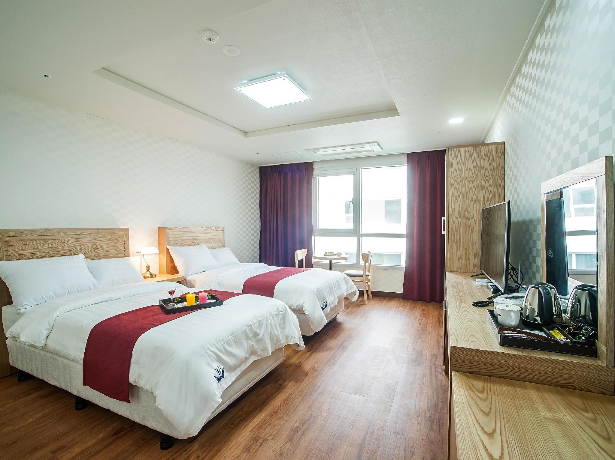 Standard, Twin Beds, No View