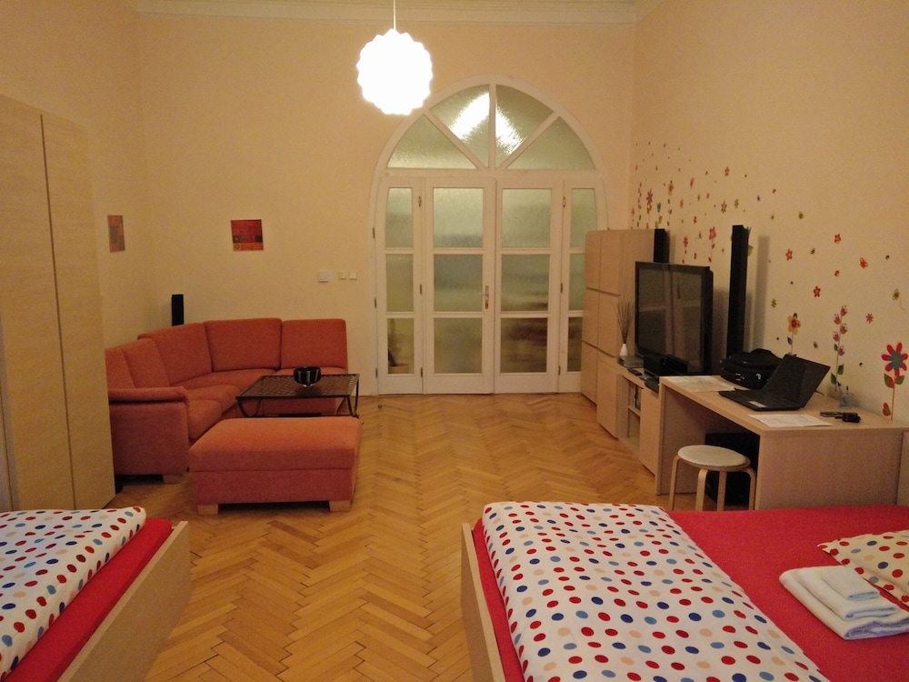 Apartments Tynska 7 32/50