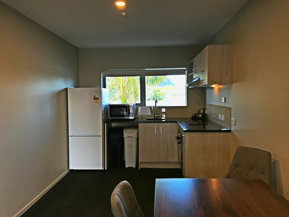 Ellerslie Palms Motel 35/68