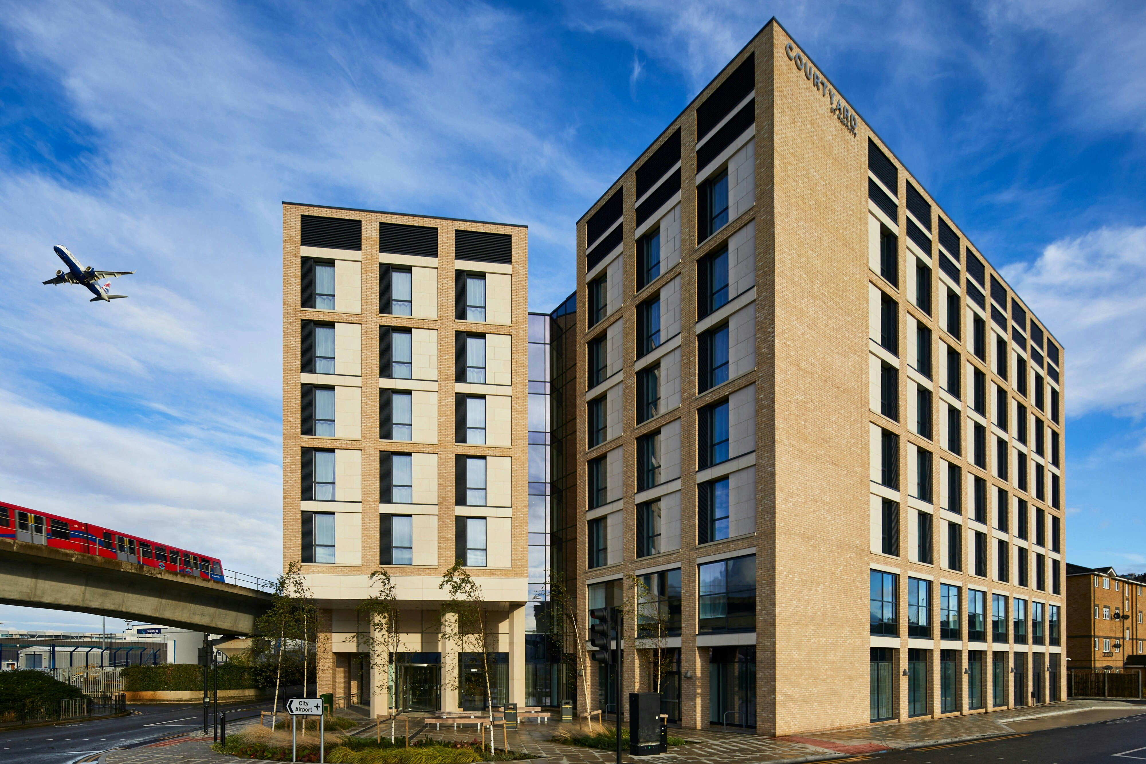 Courtyard by Marriott London City Airport 4/18