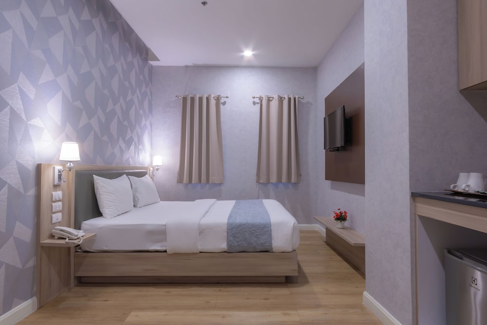 Leela Orchid Hotel 24/49