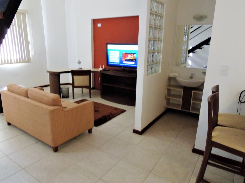 Mondrian Suite Hotel 59/82