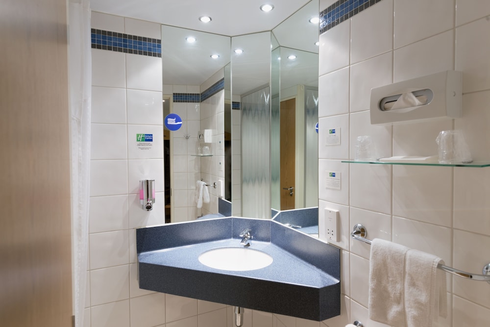 Holiday Inn Express Portsmouth Gunwharf Quays 22/56