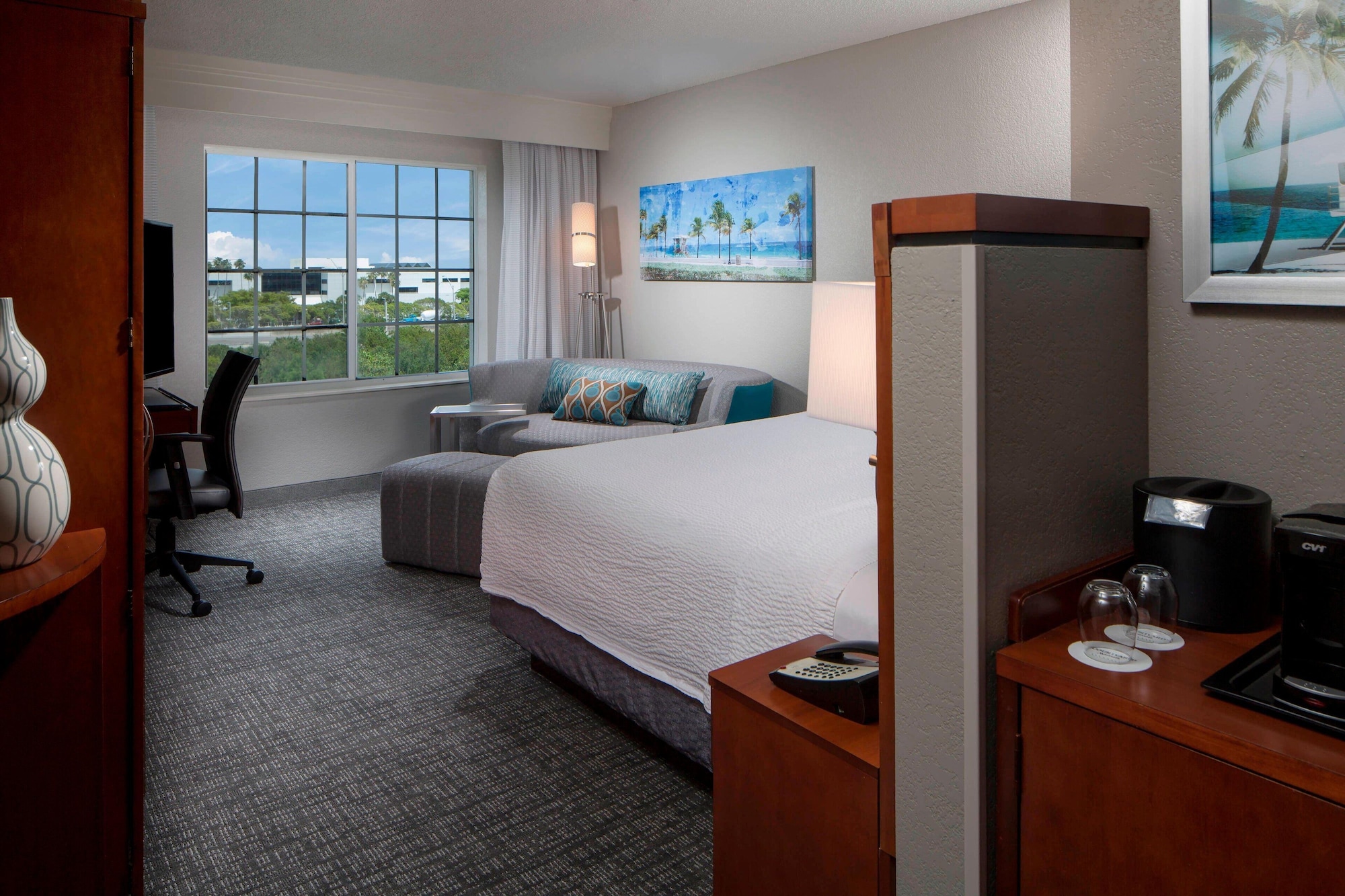 Room at Courtyard Fort Lauderdale Airport and Cruise Port, DANIA BEACH - FL
