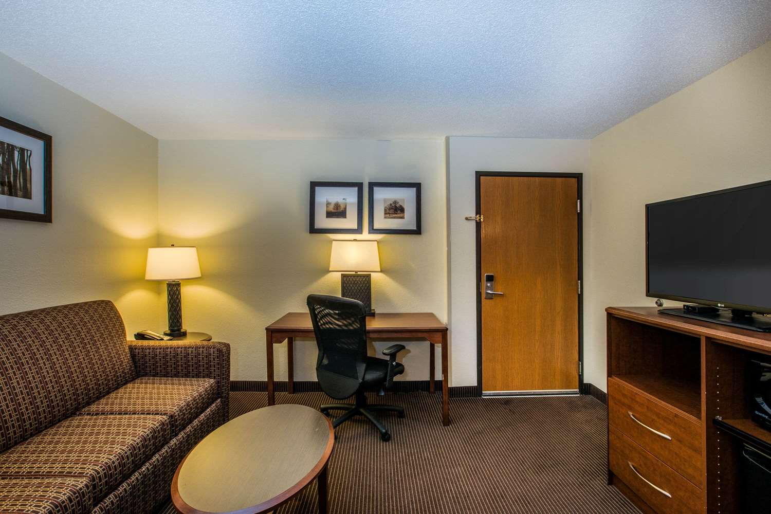AmericInn by Wyndham Grand Forks 44/46
