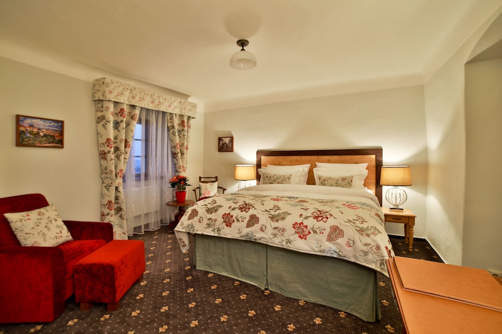 GRAND, KING BED