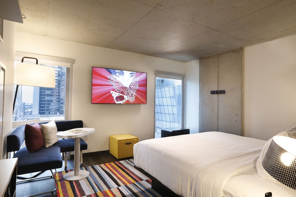 Aloft Chicago Mag Mile 11/47