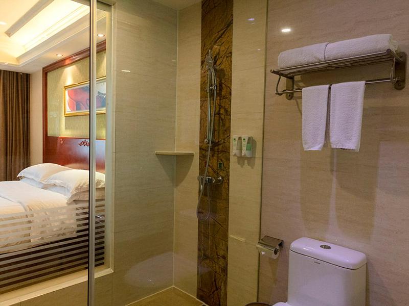 Vienna Hotel (Foshan West Railway Station Airport Branch) 23/23