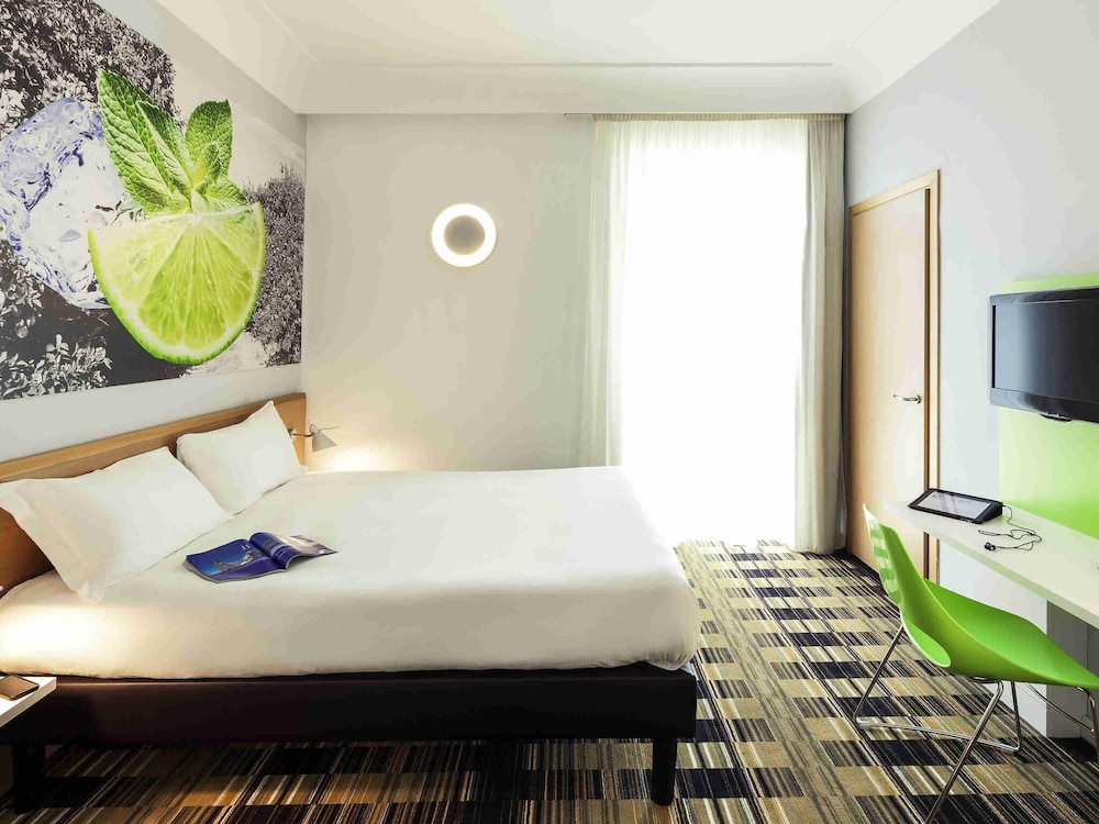 IBIS STYLES NAPOLI GARIBALDI 30/66