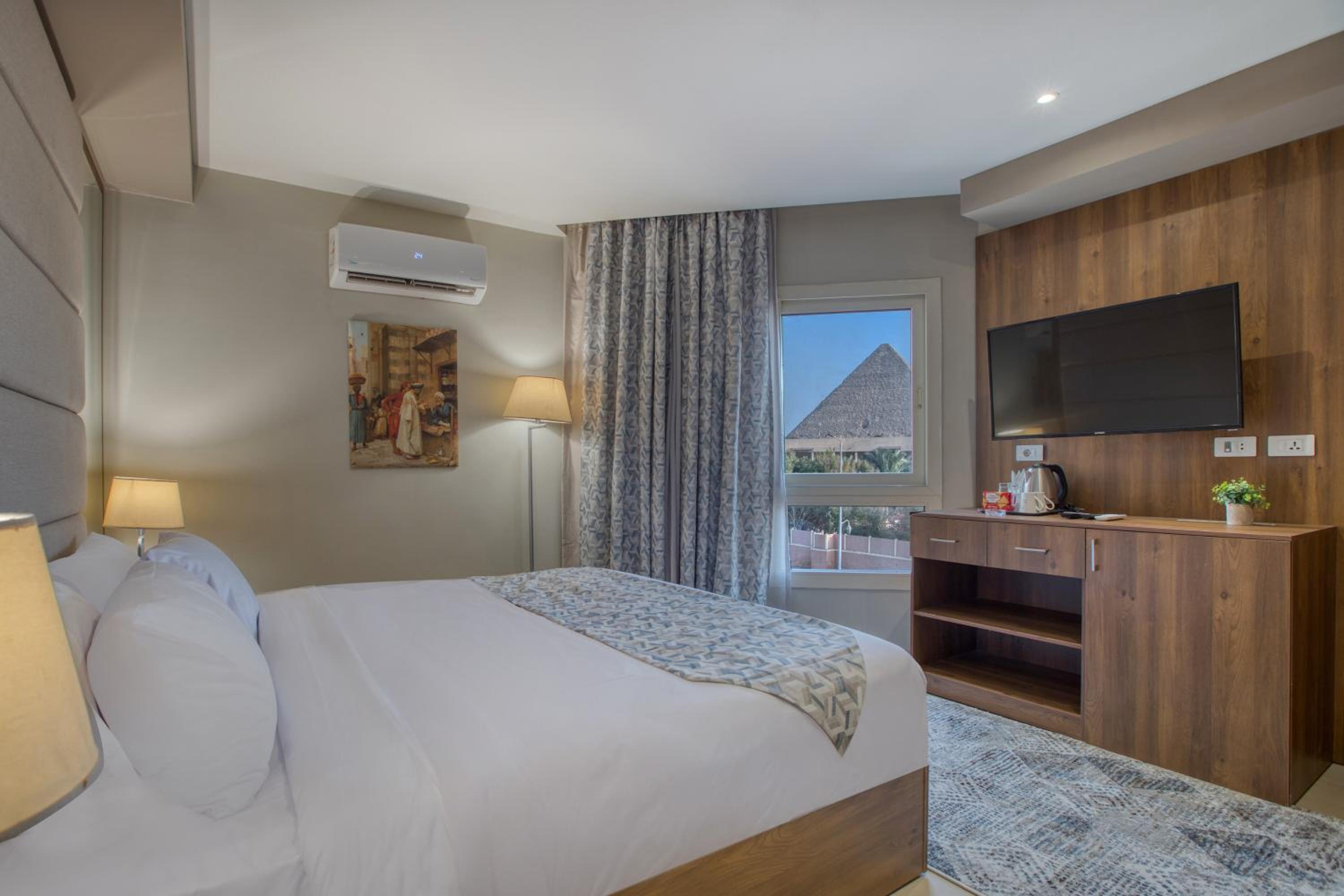 Double Room with Pyramids View