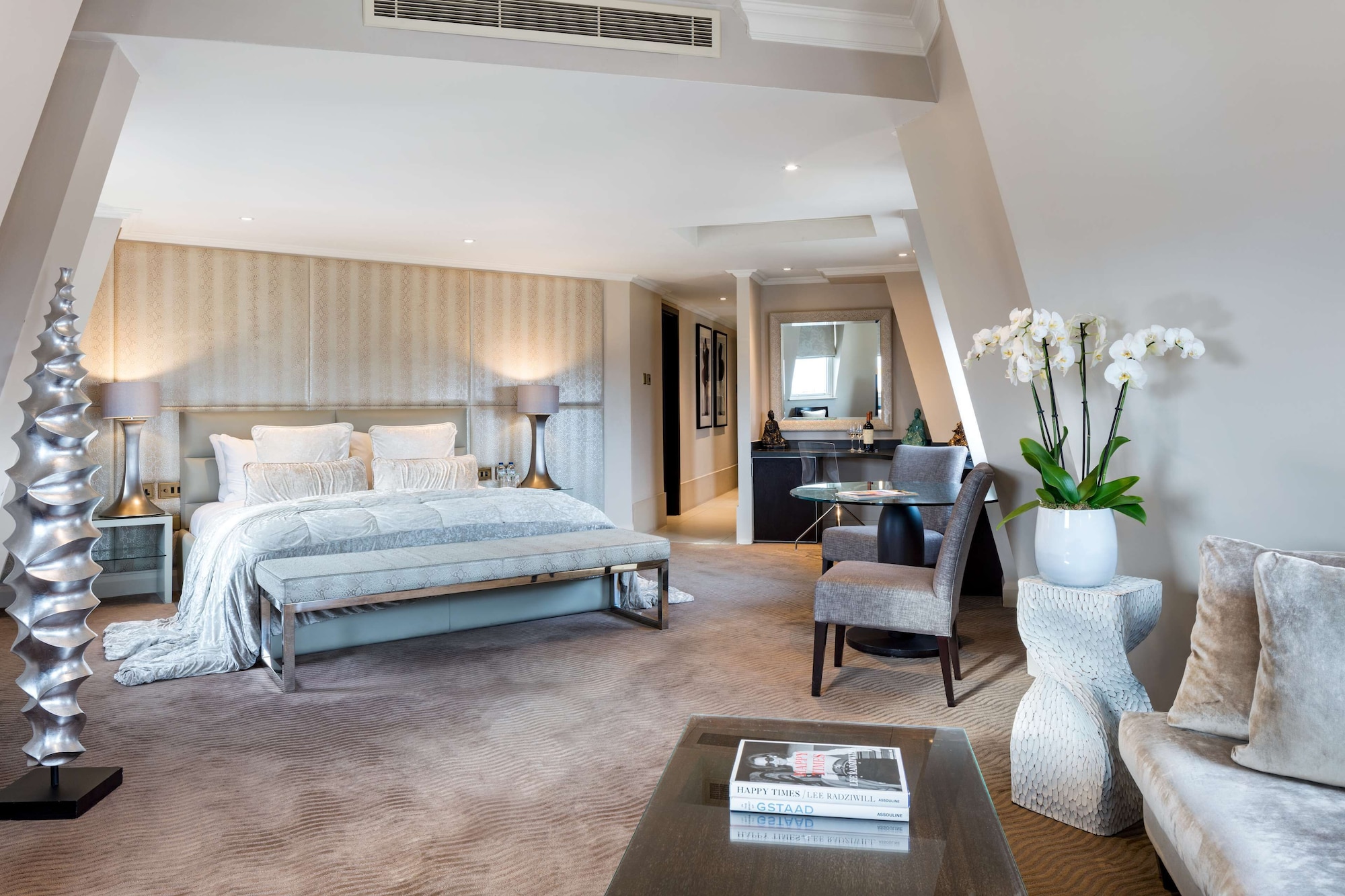 suite, corner