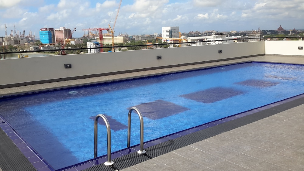 Bellavista Apartments At Cornish Colombo 10/16
