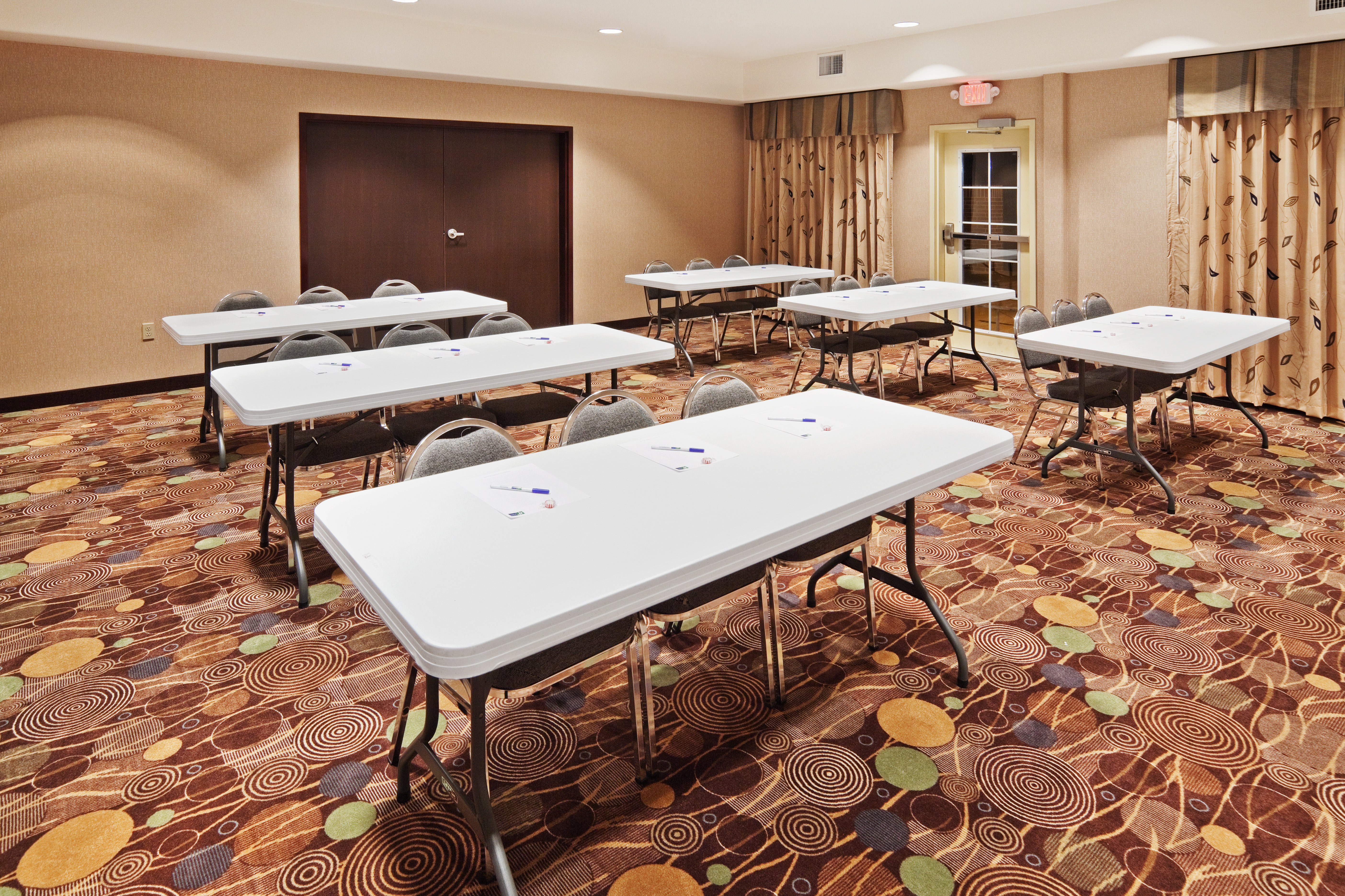 Holiday Inn Express Hotel & Suites Okmulgee 50/55
