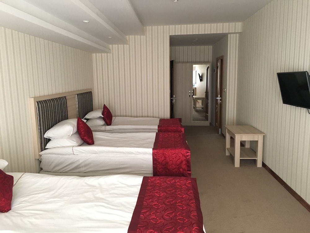 Royal Hotel 29/69