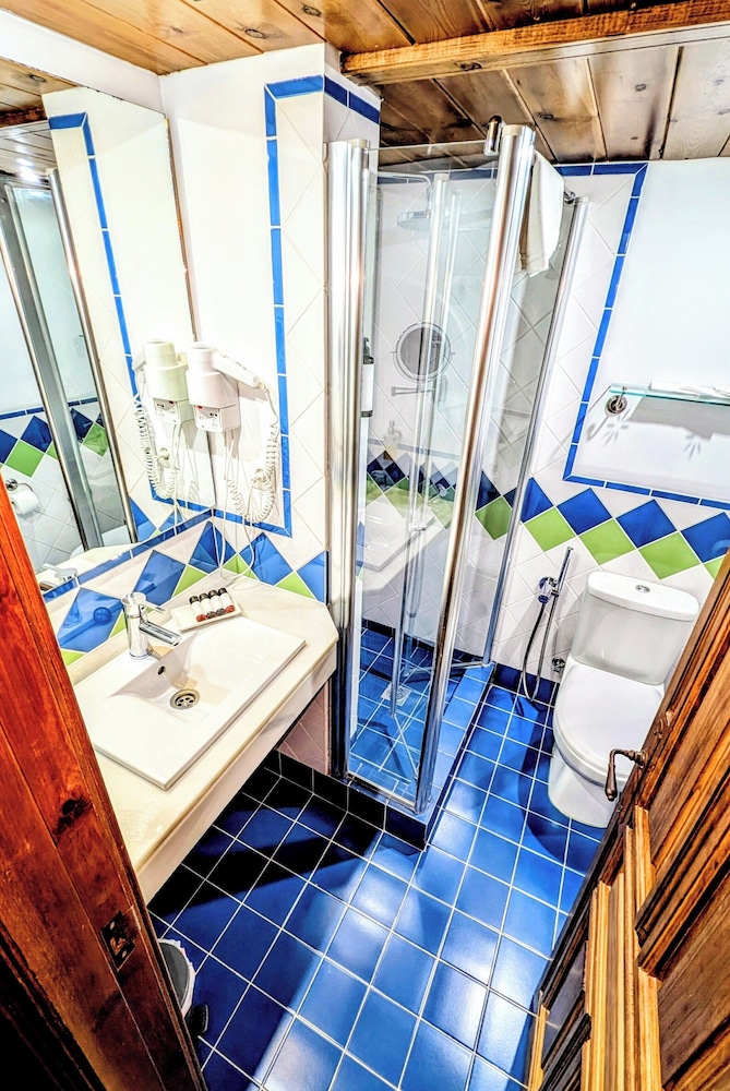 Apartamentos Alhambra 40/75