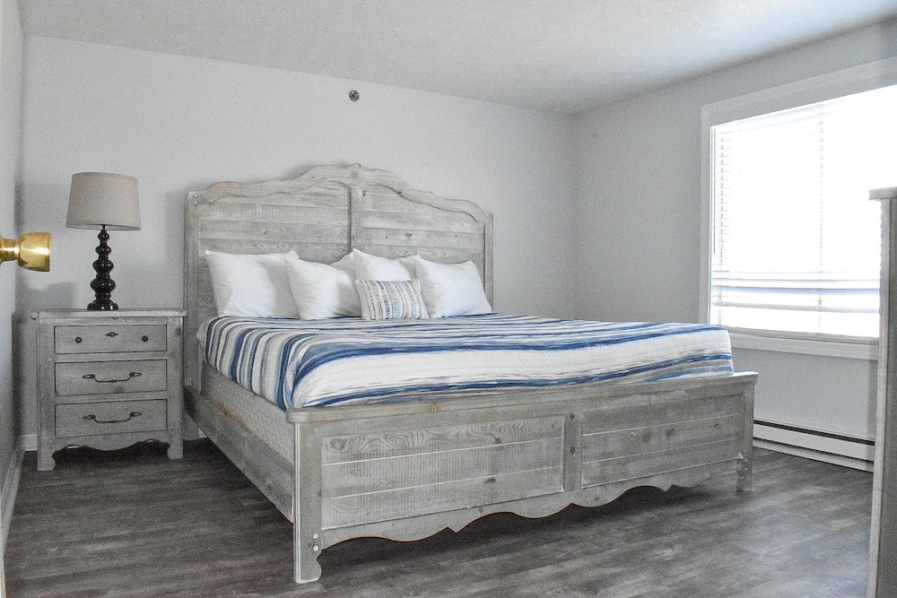 Grand Beach Inn 12/39