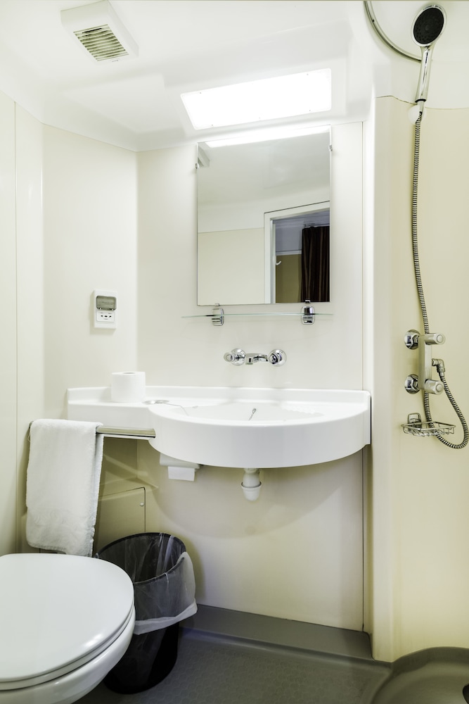 Tudor Court Hotel 44/50
