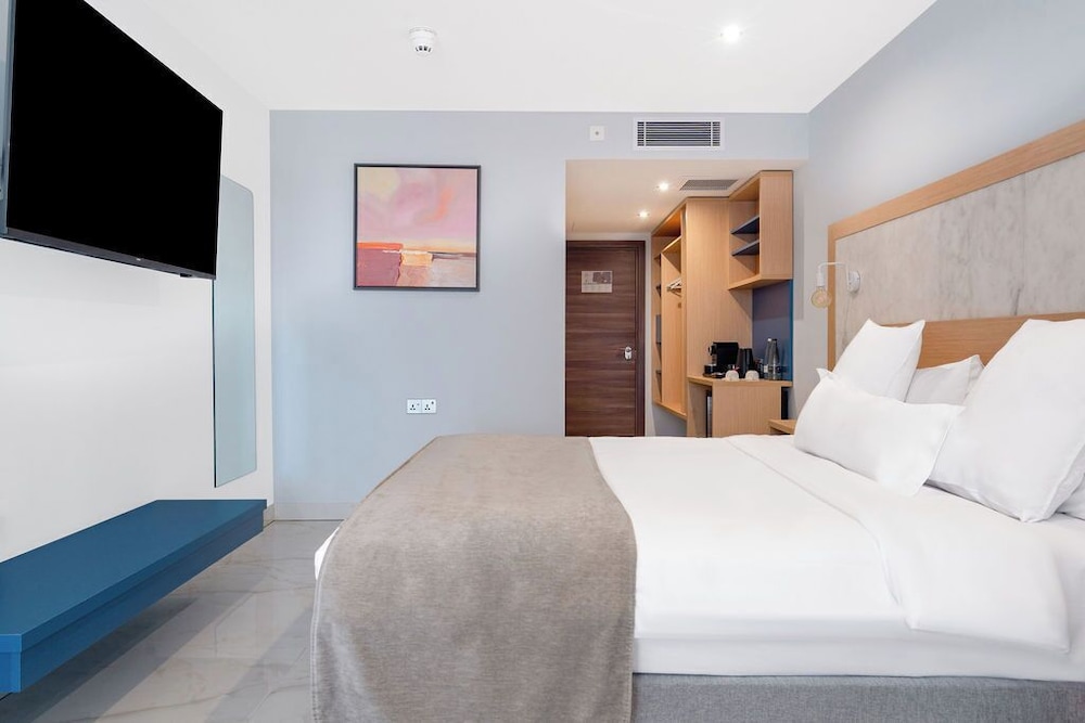 Reef Hotel & Spa 26/87