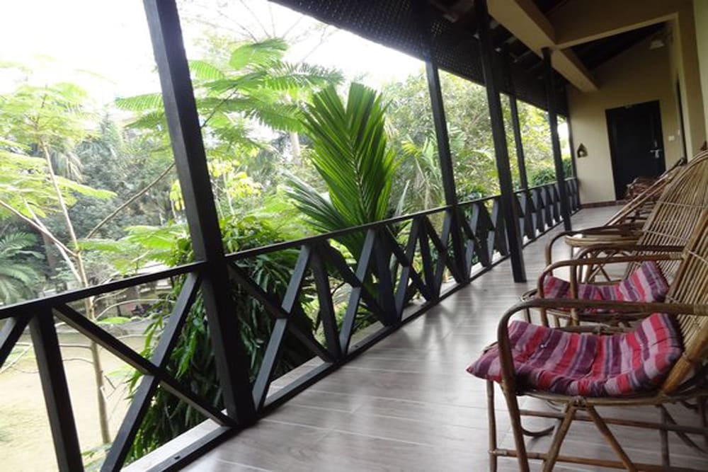 Rainbow Safari Resort 12/22